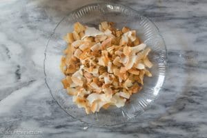 Ice cream with pandan sticky rice is a popular Vietnamese street snack/dessert which hits the spot in terms of flavor, fragrance, and texture. All elements complement each other extremely well, and you will be surprised at how addictive it is.