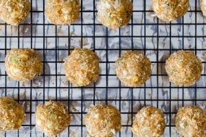 These baked shrimp corn cakes are tasty appetizers which require a handful of simple ingredients and easy cooking steps. They are crispy, and the baking method makes them guilt-free.
