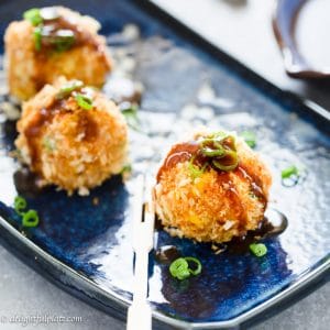 These baked shrimp corn cakes are tasty appetizers which require a handful of simple ingredients and easy cooking steps. They are crispy, and the baking method makes them guilt-free.