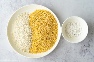 Vietnamese Mung Bean Pudding ingredients: split mung bean, sticky rice, kudzu root.