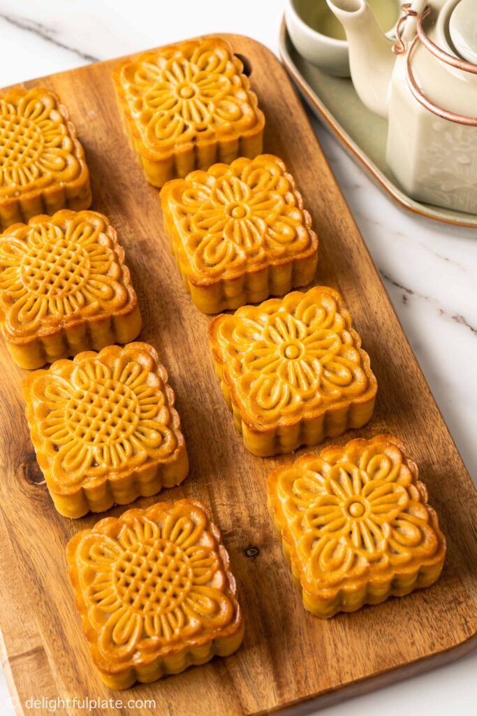 Vietnamese Mooncakes (Banh Trung Thu Nhan Thap Cam)