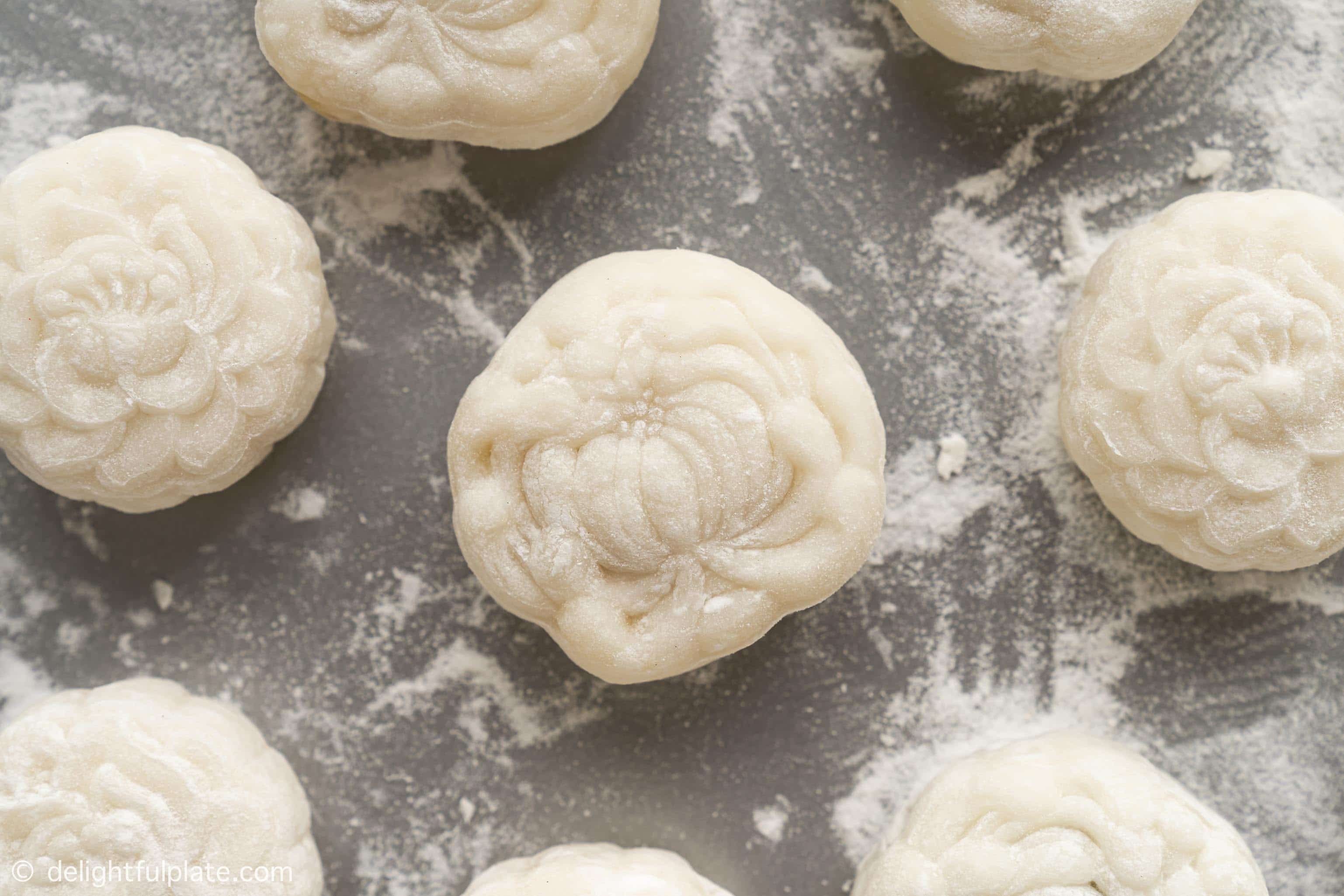 several Vietnamese snow skin mooncakes on a tray