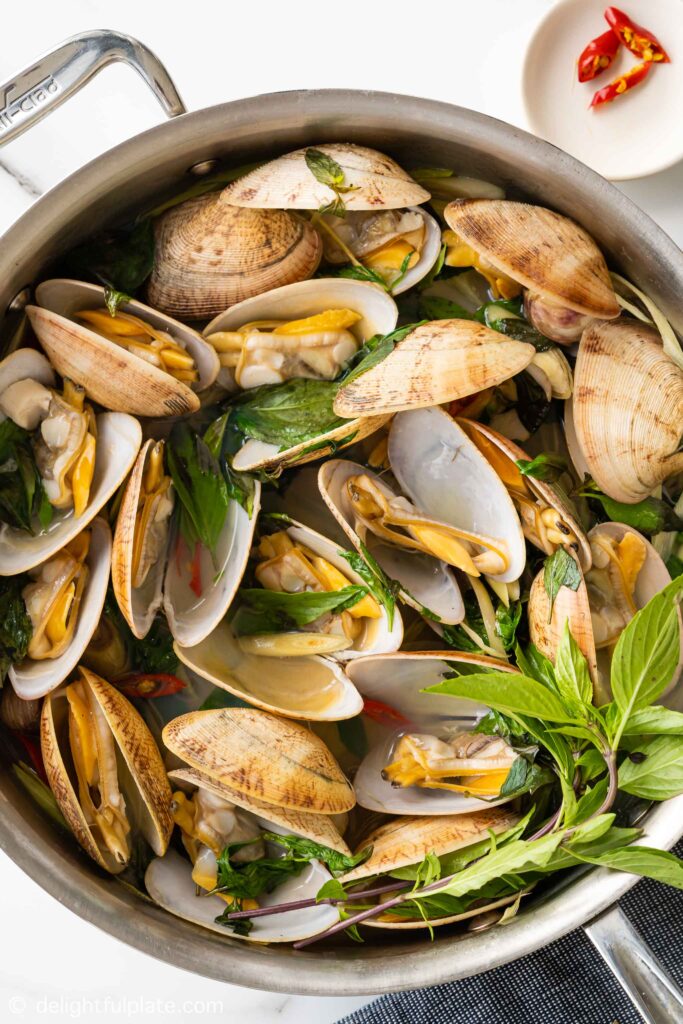 Steamed Clams with Thai Basil and Lemongrass