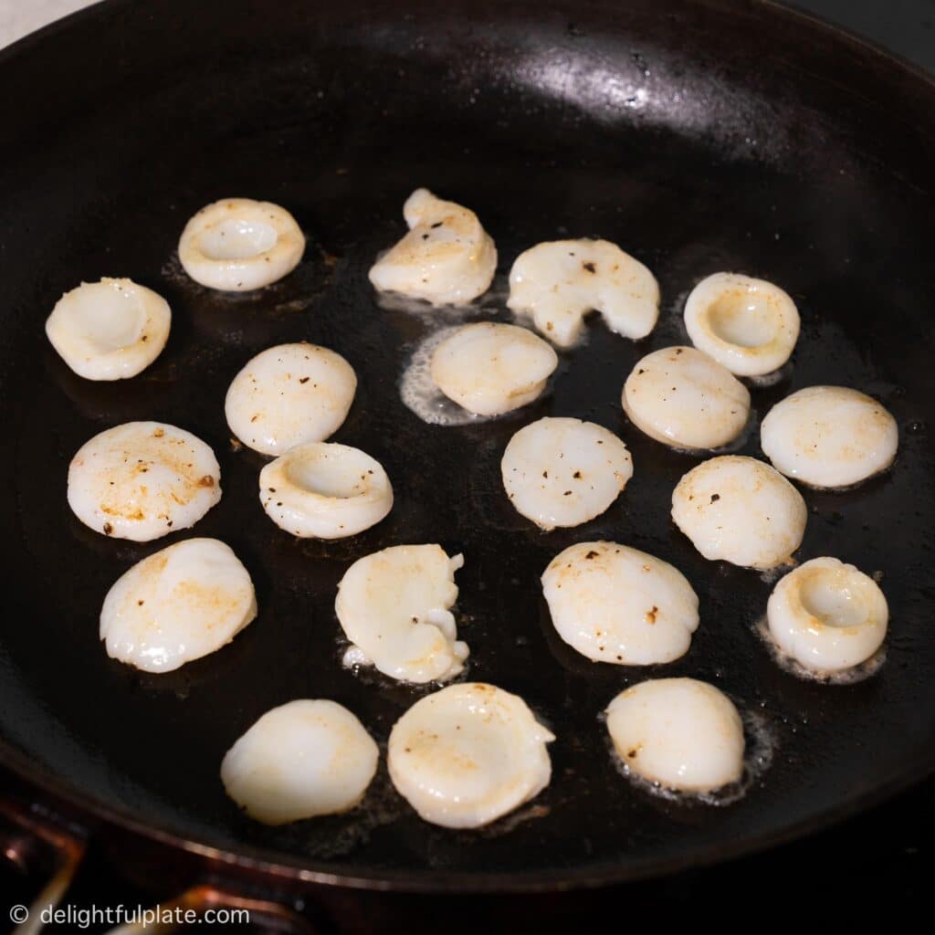 searing scallops in a pan