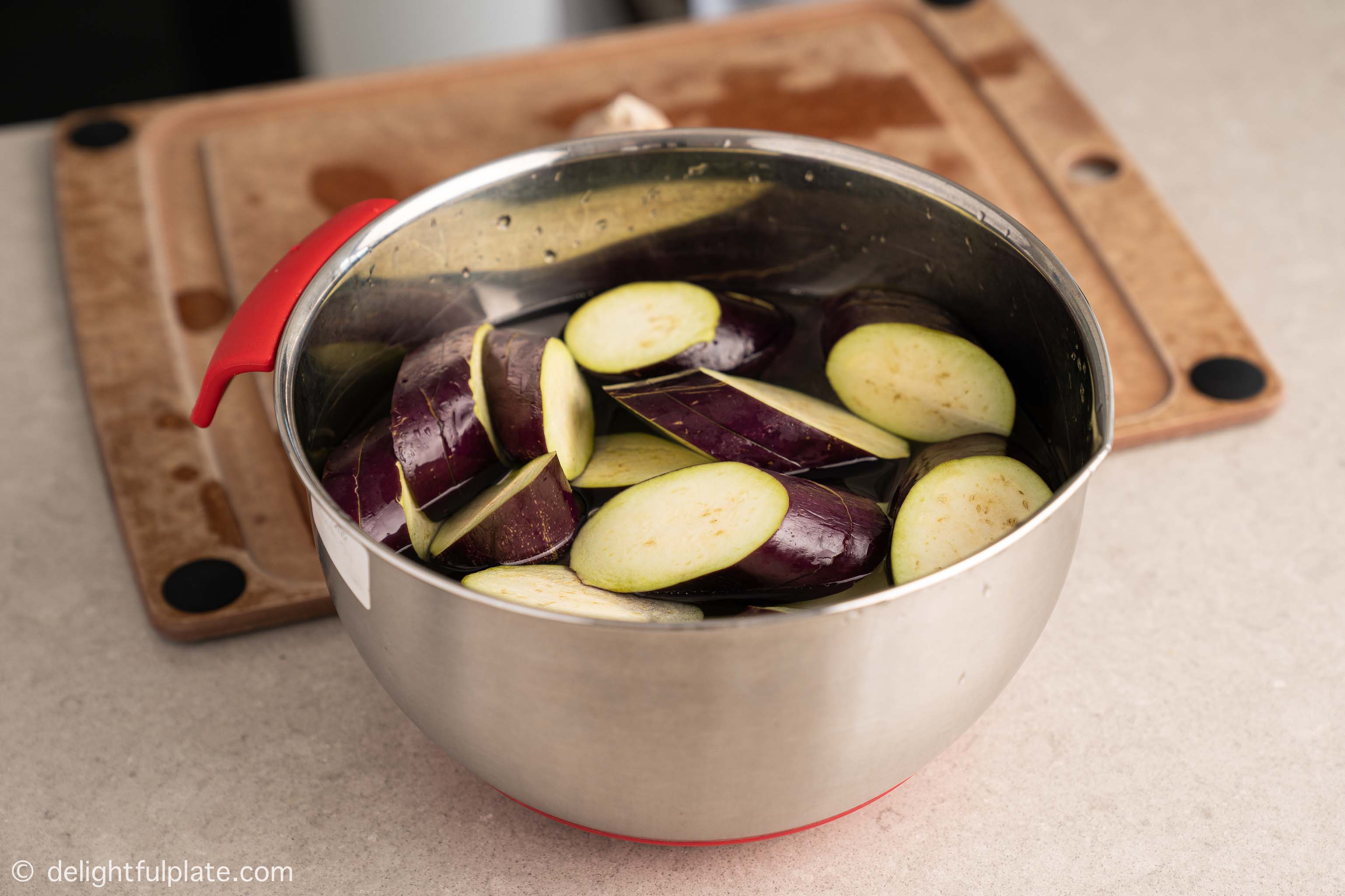 Soaking eggplants in salted water